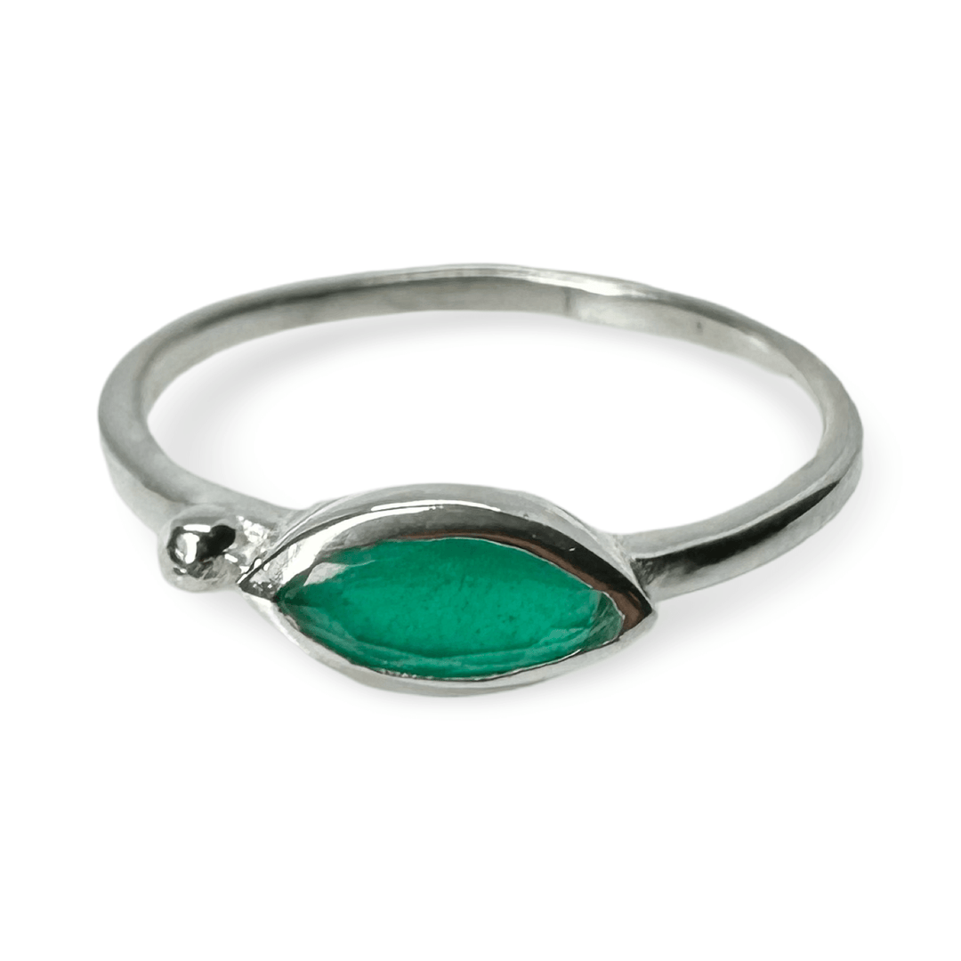 Zarter, eleganter Silberring mit farbigem ovalem Schmuckstein - Atelier Tibet