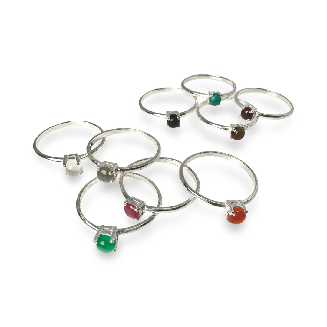 Zarter, eleganter Silberring mit farbigem Schmuckstein - Atelier Tibet