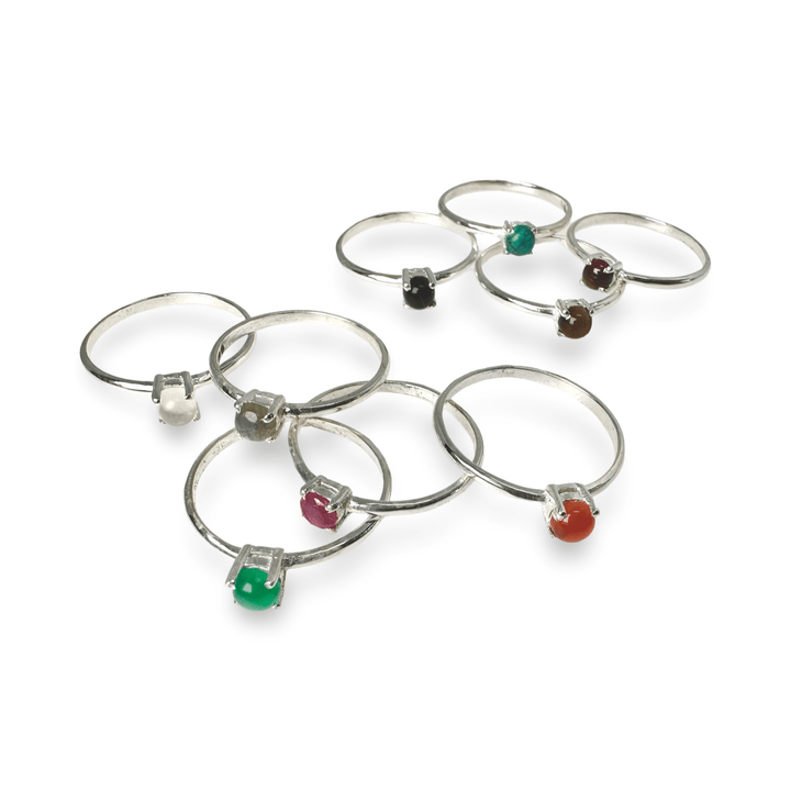 Zarter, eleganter Silberring mit farbigem Schmuckstein - Atelier Tibet