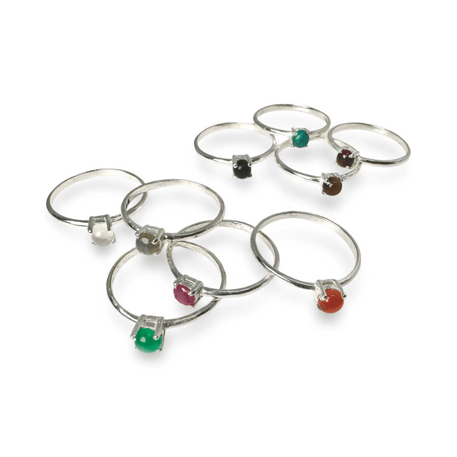 Zarter, eleganter Silberring mit farbigem Schmuckstein - Atelier Tibet