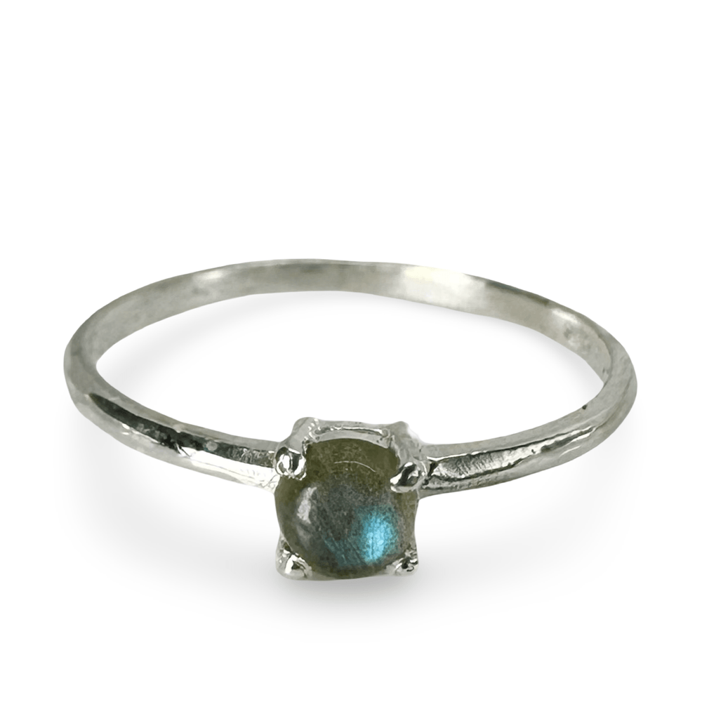 Zarter, eleganter Silberring mit farbigem Schmuckstein - Atelier Tibet