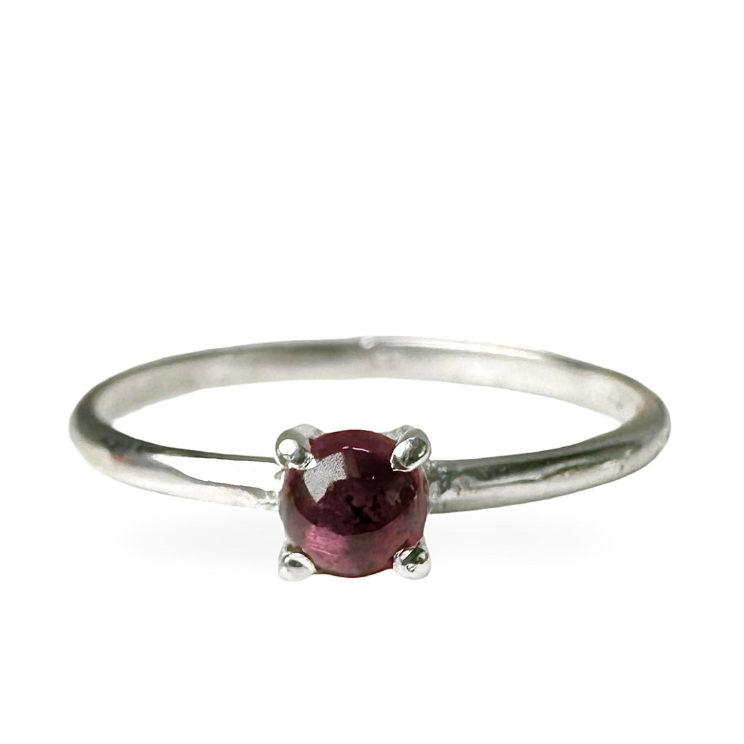 Zarter, eleganter Silberring mit farbigem Schmuckstein - Atelier Tibet