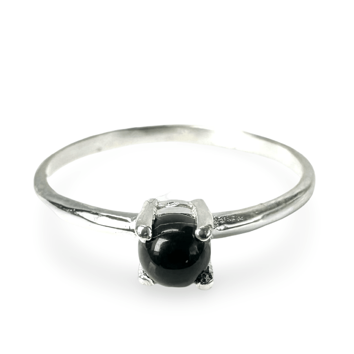 Zarter, eleganter Silberring mit farbigem Schmuckstein - Atelier Tibet