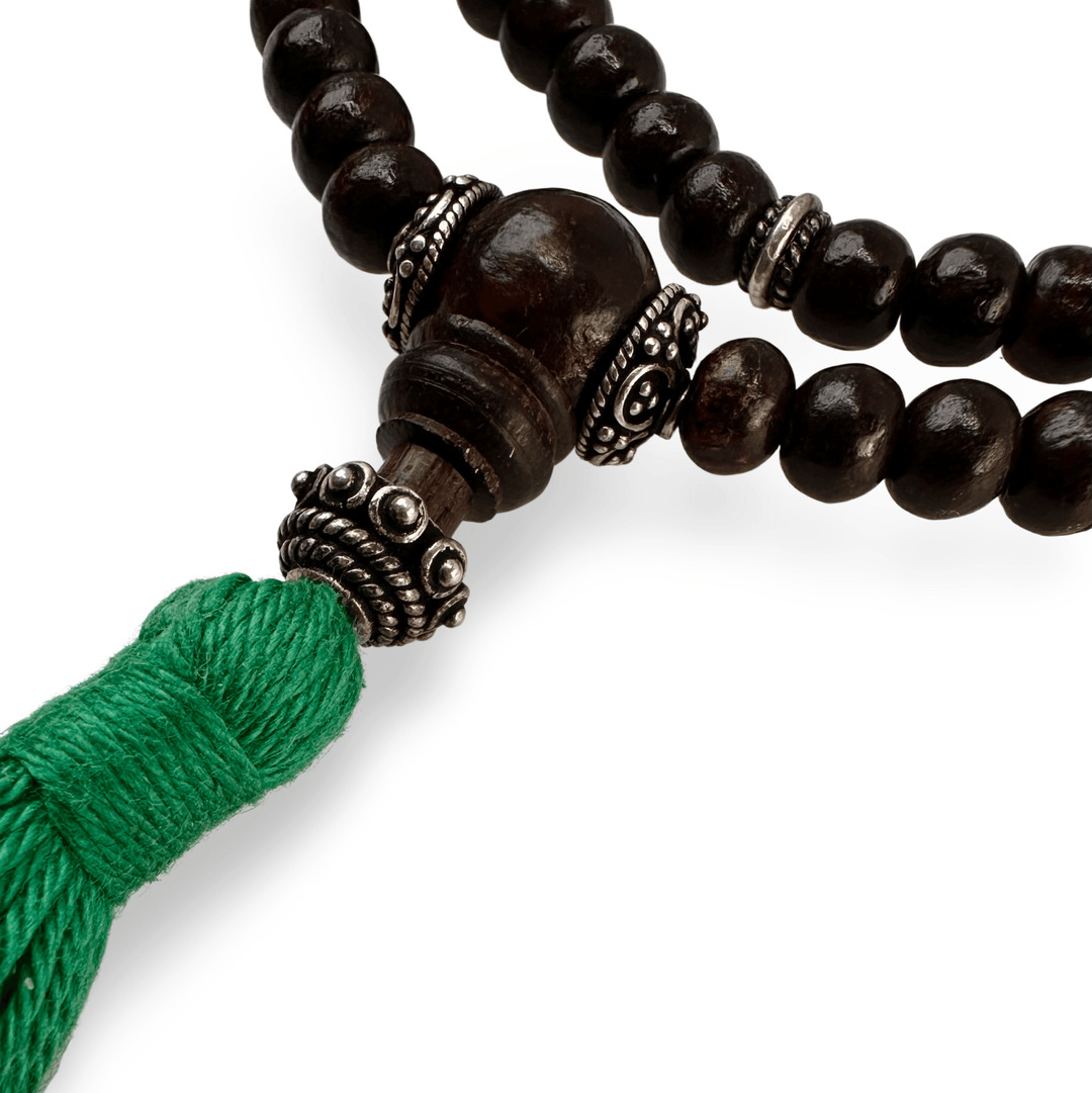 Zierliche Rosenholz - Mala mit Silberperlen und Quaste - Atelier Tibet