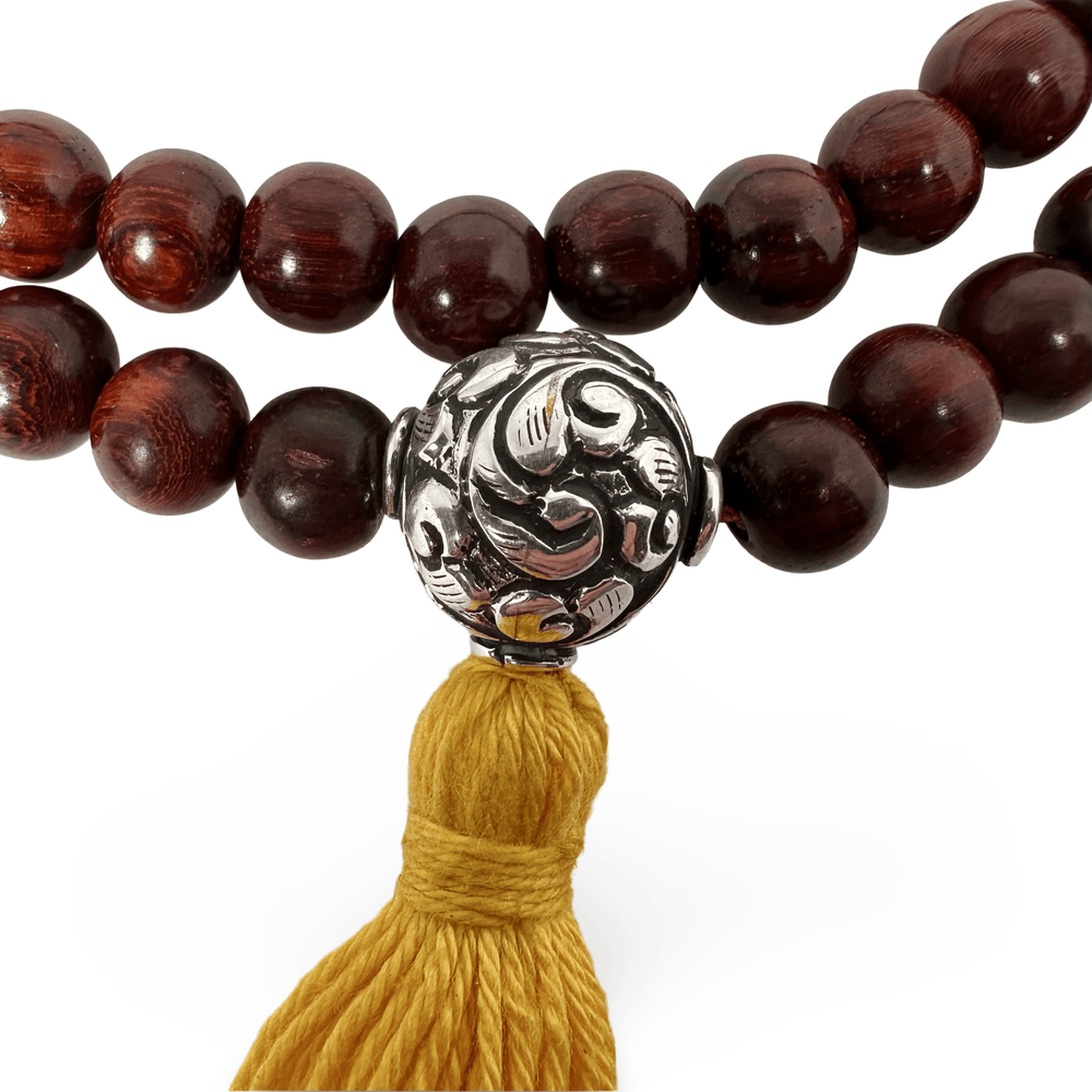 Zierliche Sandelholz Mala mit Silberperle - Atelier Tibet