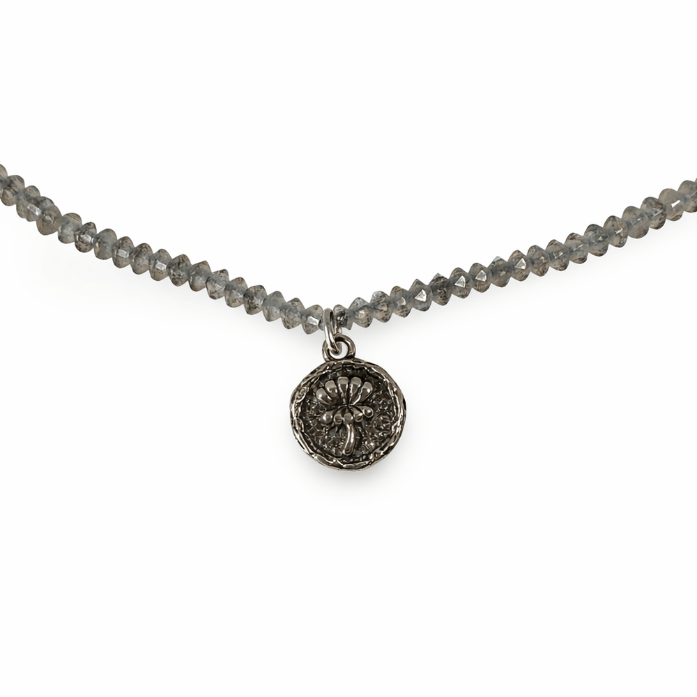 Zierliches Labradorit - Kettchen mit Lotus - Anhänger aus Silber - Atelier Tibet