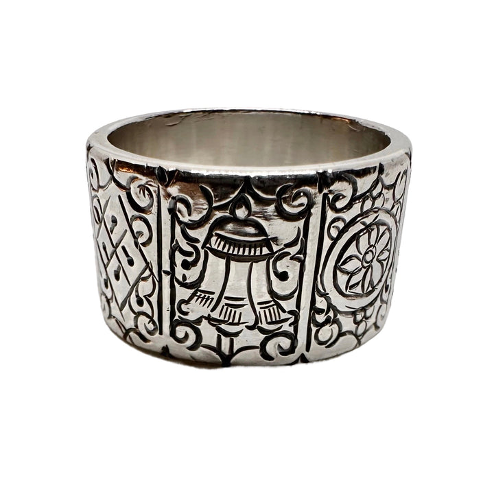 Ziselierter Glückssymbol-Ring aus Silber - Atelier Tibet