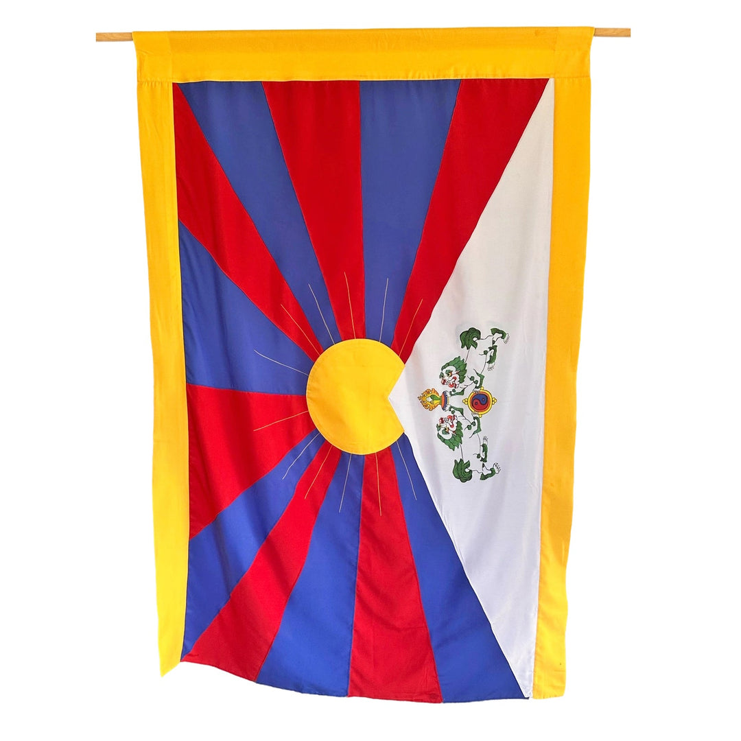 Aufwendig hergestellte, grosse «Schneelöwen-Flagge» aus Seide - Atelier Tibet
