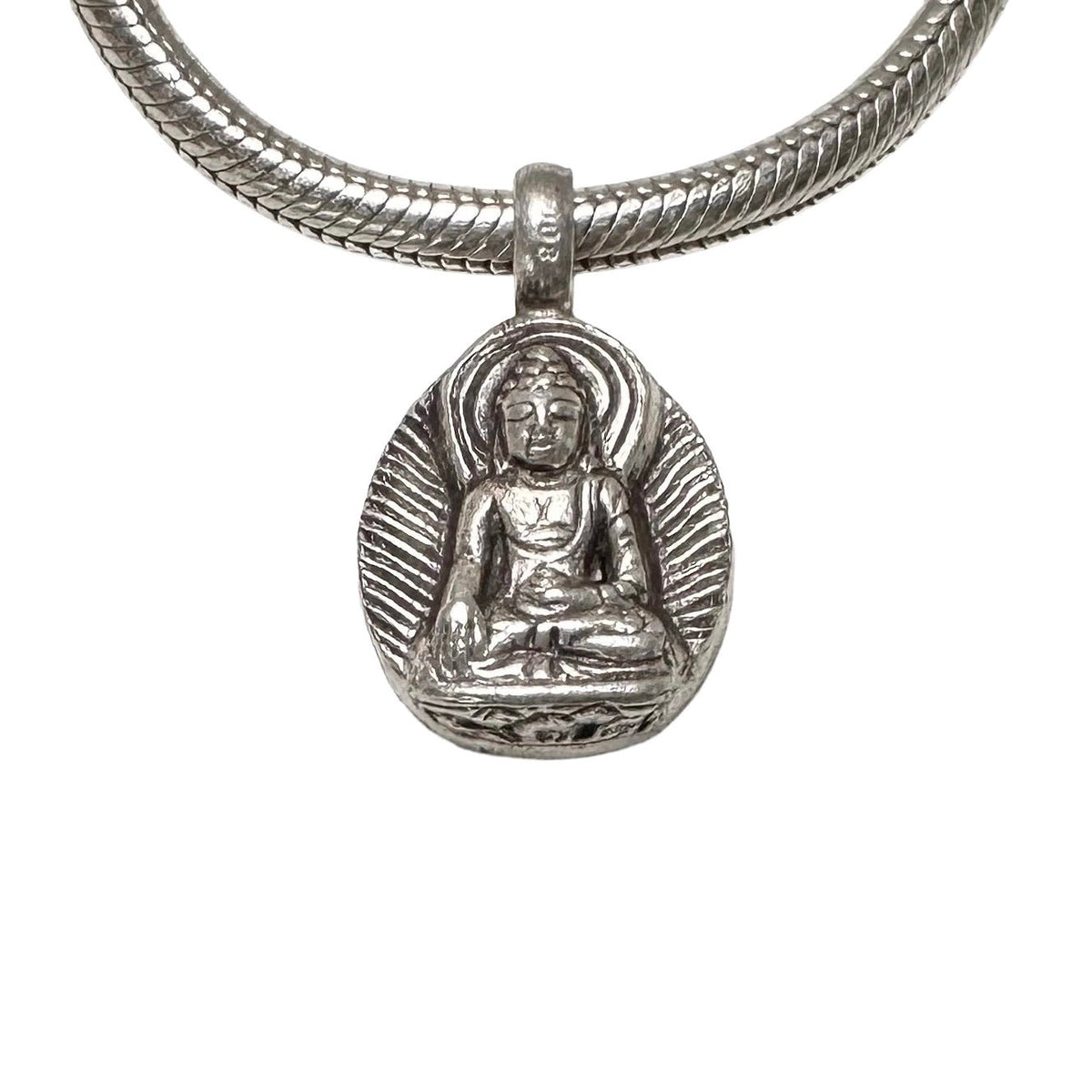 Kleiner Shakyamuni Buddha Anhänger aus Silber - Atelier Tibet