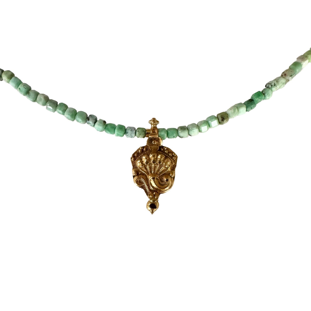 Limited Edition #11: Variscit-Halskette mit antikem indischem Goldanhänger - nur 3 Stück! - Atelier Tibet