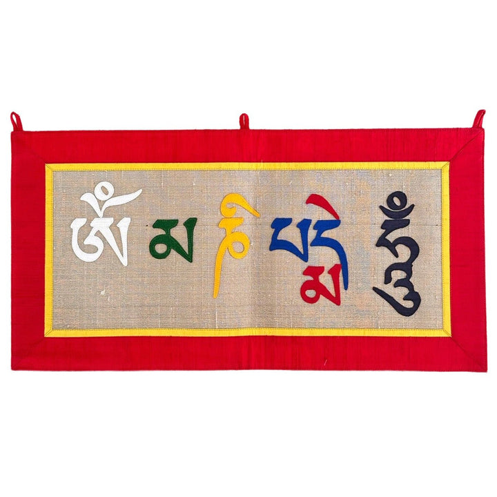 «Om Mani Padme Hum»-Wandbehang aus Seidenbrokat - Atelier Tibet