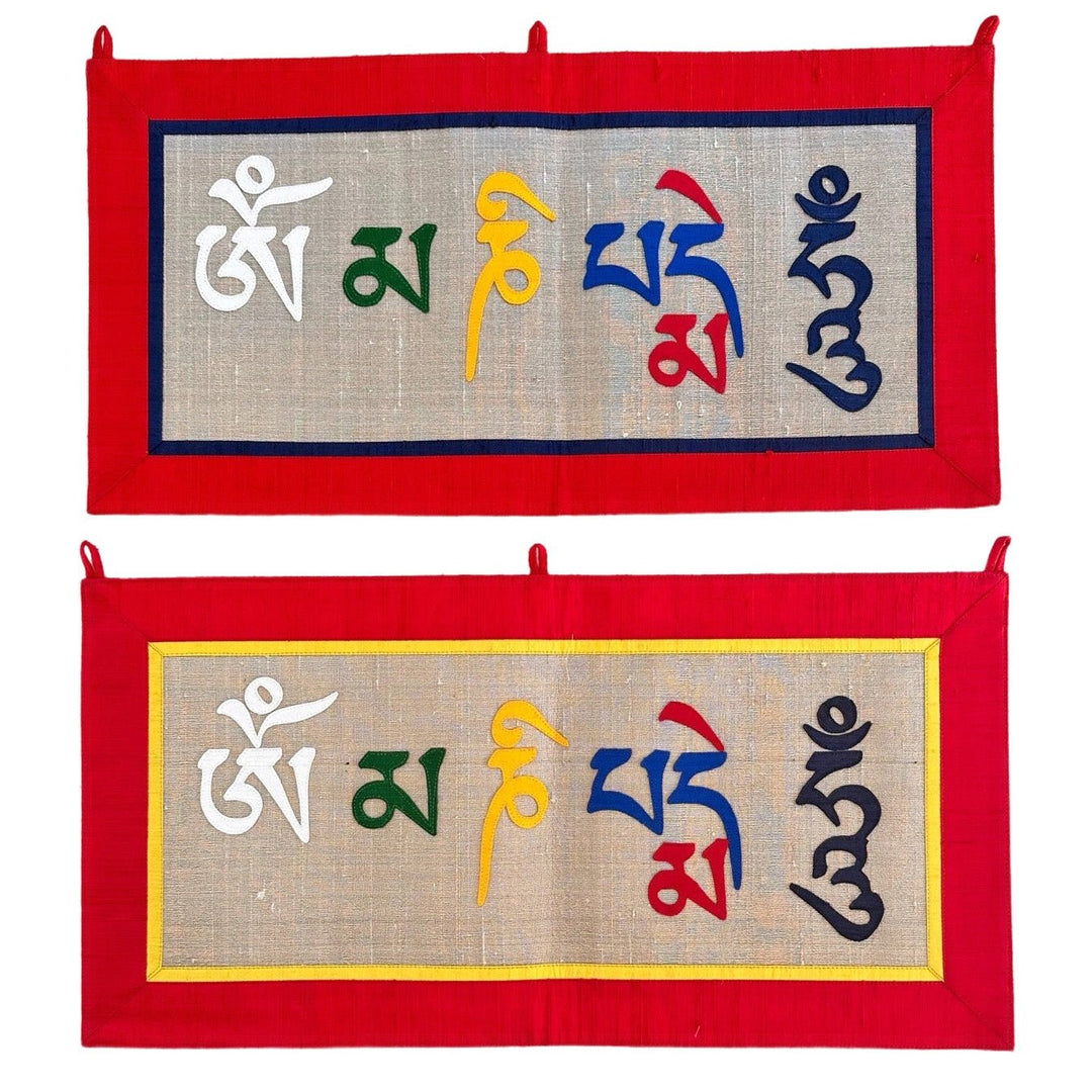 «Om Mani Padme Hum»-Wandbehang aus Seidenbrokat - Atelier Tibet