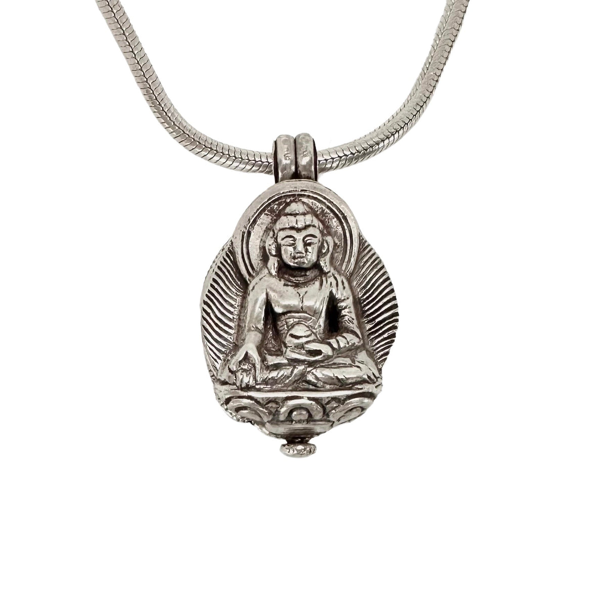 Ratnasambhav Buddha Ghau Anhänger aus Silber - Atelier Tibet
