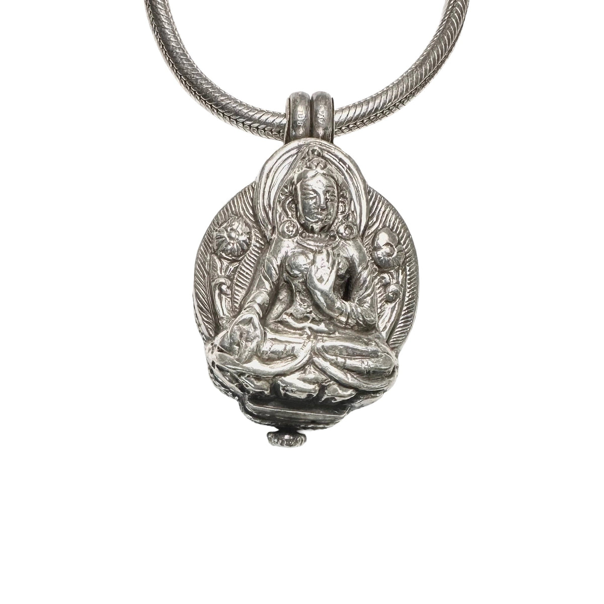 Weisse Tara Ghau Anhänger aus Silber - Atelier Tibet